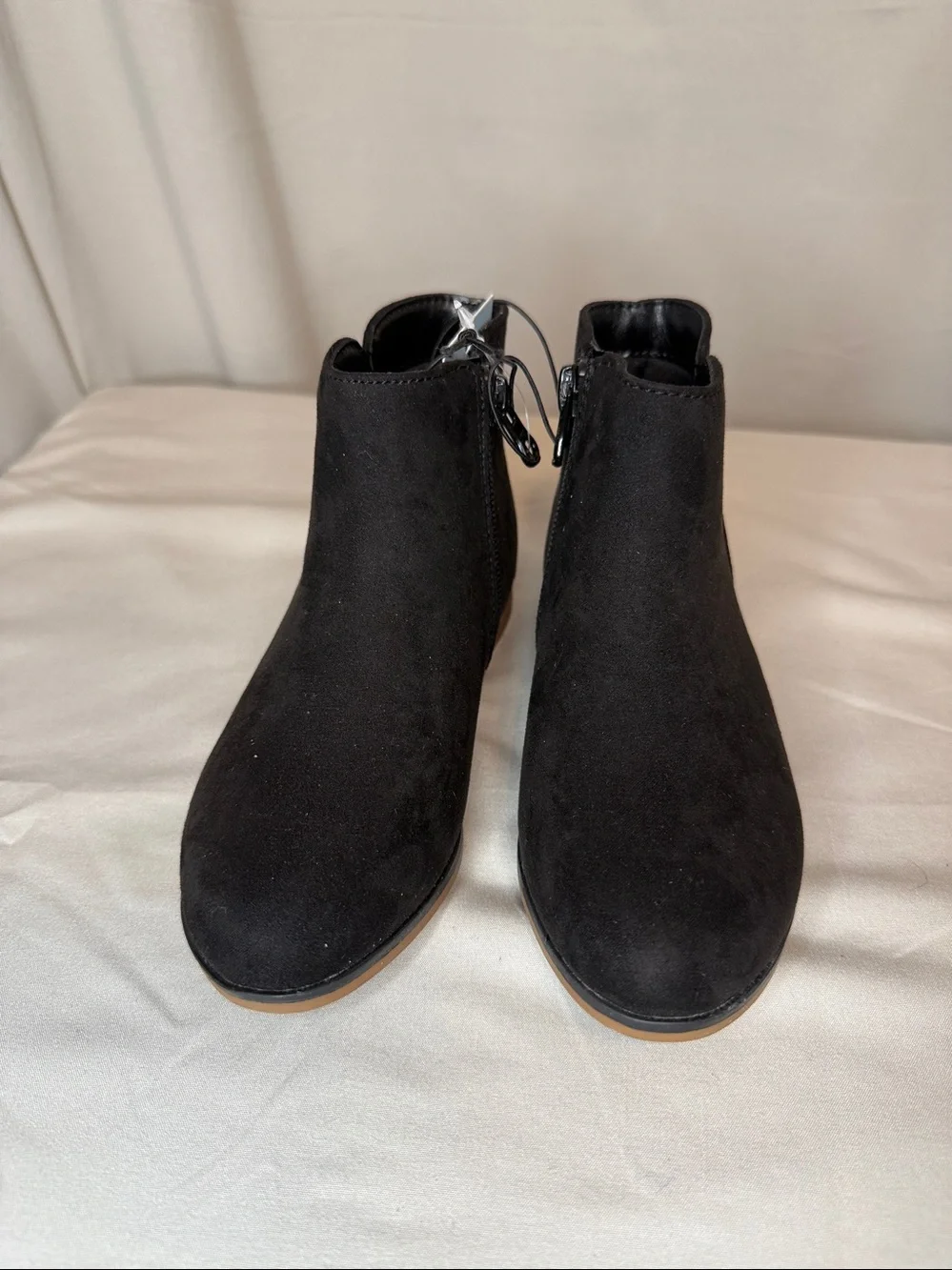 Cat & Jack kids black Penelope ankle boots zippers new faux suede 11